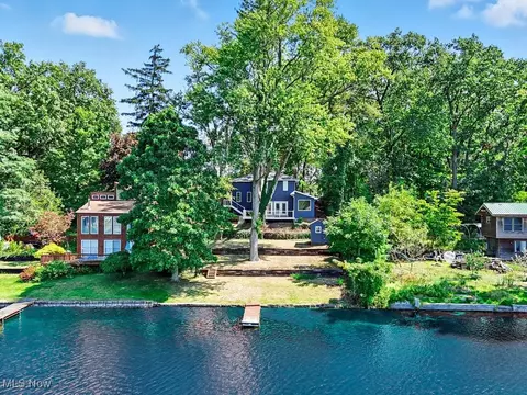 3738 Random Dr, Akron, OH 44319