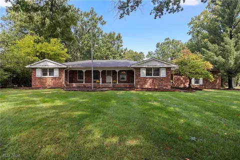 1611 E Pleasant Valley Rd, Seven Hills, OH 44131