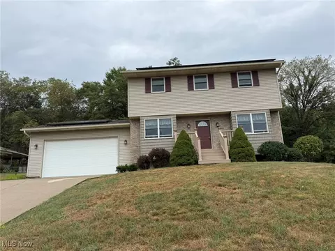 1024 Thomas Dr SW, New Philadelphia, OH 44663