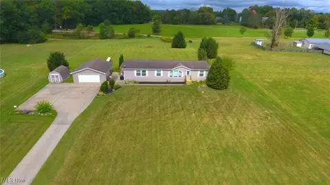 8421 Gotham Rd, Garrettsville, OH 44231