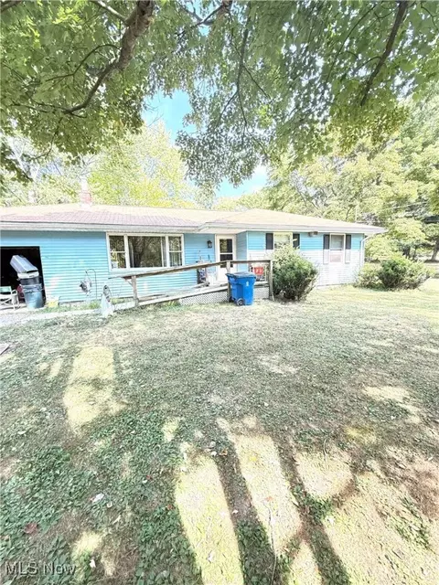 1035 Struthers Coitsville Rd, Lowellville, OH 44436