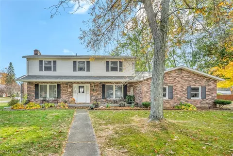 462 Pickwick Ln, Tallmadge, OH 44278