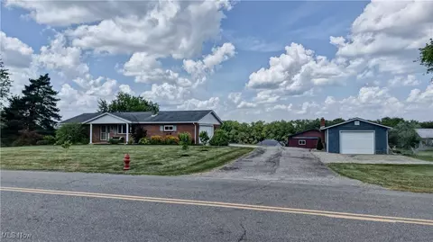 7893 Walnut Creek Bottom Rd NW, Dundee, OH 44624