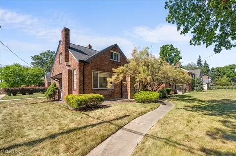 18122 Nottingham Rd, Cleveland, OH 44119
