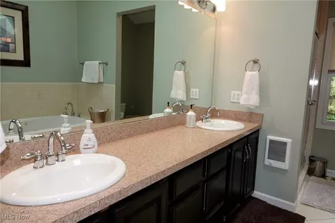 Bath - 36767 Meadowdale Dr, Solon, OH 44139 photo 2 of 4