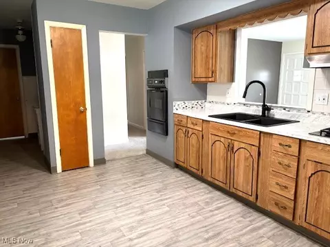 145 Whitman Blvd, Elyria, OH 44035 photo 4