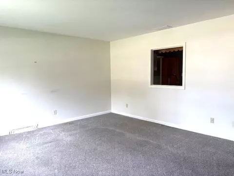145 Whitman Blvd, Elyria, OH 44035 photo 3