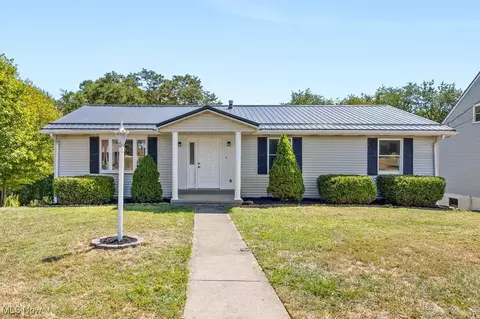 878 Donegal Dr E, Follansbee, WV 26037