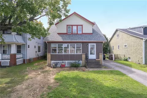 6021 Snow Rd, Parma, OH 44129
