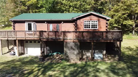 33 Athens Dr, New Cumberland, WV 26047