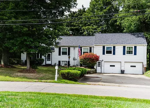 7251 N Palmyra Rd, Canfield, OH 44406