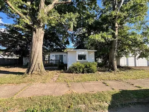 130 N First Ave, Paden City, WV 26159