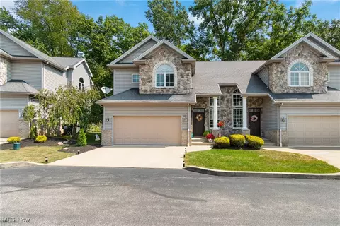 3288 Grey Village Dr #3, Akron, OH 44319