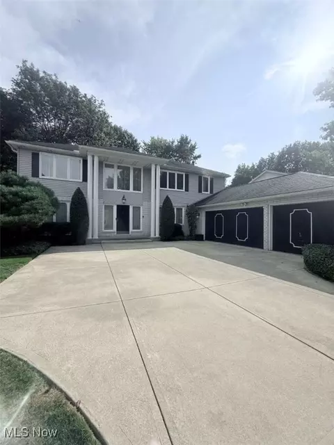 6344 Woodhawk Dr, Mayfield Heights, OH 44124
