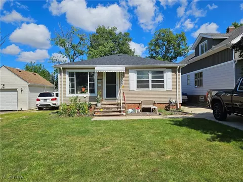 9118 Fernhill Ave, Parma, OH 44129