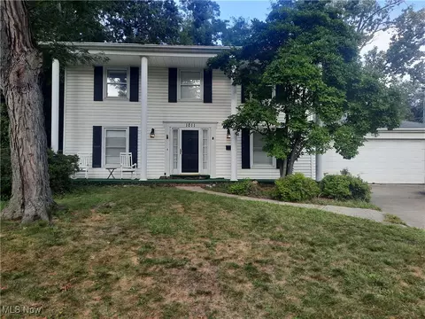 1011 Chatham Pl, Rocky River, OH 44116