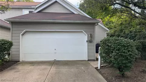 2096 Hidden Hollow Ln, Akron, OH 44313