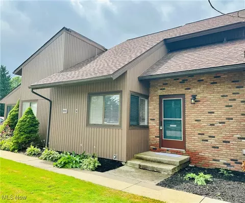 1090 Fleetwood Dr, Northfield, OH 44067