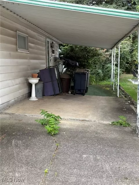 402 Oxford Ave, Akron, OH 44310 photo 2