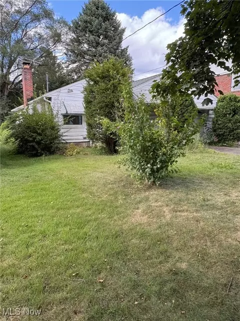 402 Oxford Ave, Akron, OH 44310 photo 3