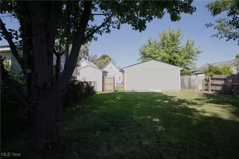 Exterior - 1614 E 49th St, Ashtabula, OH 44004 photo 6 of 7