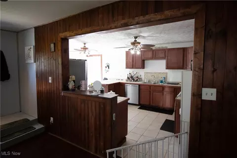 Entry Way - 1614 E 49th St, Ashtabula, OH 44004 photo 6 of 11