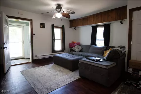 Entry Way - 1614 E 49th St, Ashtabula, OH 44004 photo 4 of 11