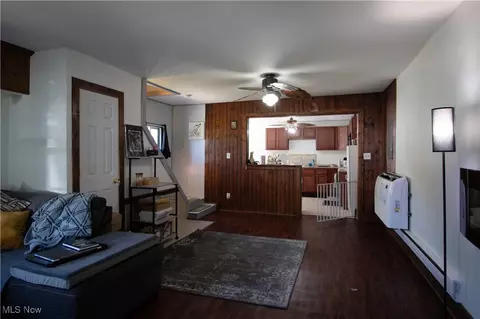 Entry Way - 1614 E 49th St, Ashtabula, OH 44004 photo 3 of 11