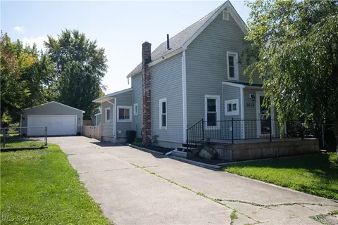 1614 E 49th St, Ashtabula, OH 44004