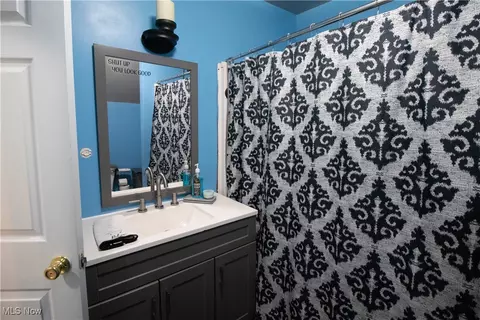 Bath - 1614 E 49th St, Ashtabula, OH 44004 photo 2 of 3