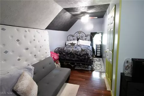 Bedroom - 1614 E 49th St, Ashtabula, OH 44004 photo 4 of 6