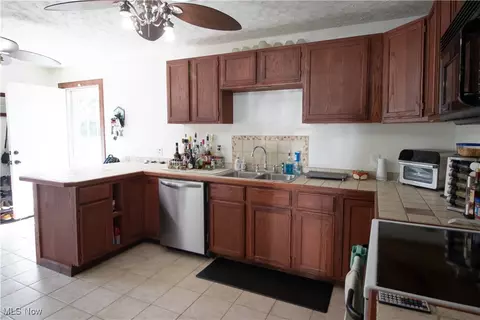 Kitchen - 1614 E 49th St, Ashtabula, OH 44004 photo 4 of 4