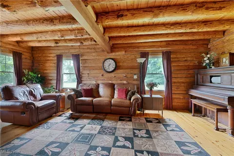 Living - 14 Clingan Rd, Struthers, OH 44471 photo 1 of 4