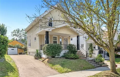 1422 Gridley St, Lakewood, OH 44107