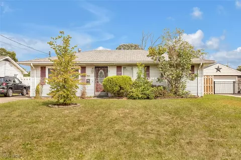 1963 Homewood Dr, Lorain, OH 44055