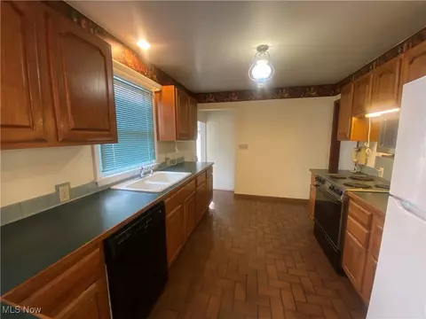 809 Norman Ave, Ashtabula, OH 44004 photo 8