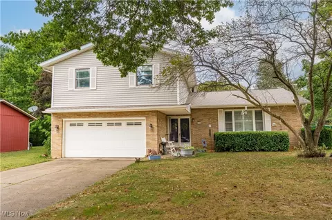 8896 Indian Hills Cir NW, Canal Fulton, OH 44614