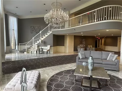 2202 Acacia Park Dr #2612, Lyndhurst, OH 44124