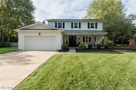 31415 Roberta Dr, Bay Village, OH 44140