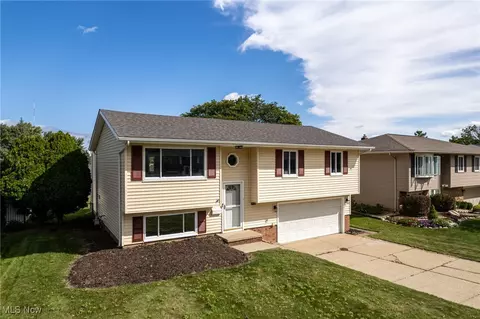 2644 Nottingham Dr, Parma, OH 44134