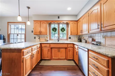 Kitchen - 7721 W Parkside Dr, Boardman, OH 44512 photo 2 of 3
