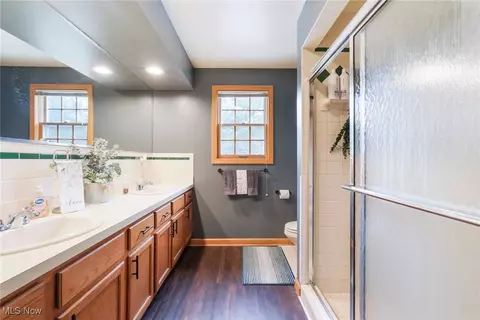 Bath - 7721 W Parkside Dr, Boardman, OH 44512 photo 2 of 4