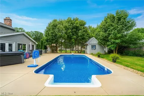 Exterior - 7721 W Parkside Dr, Boardman, OH 44512 photo 7 of 8