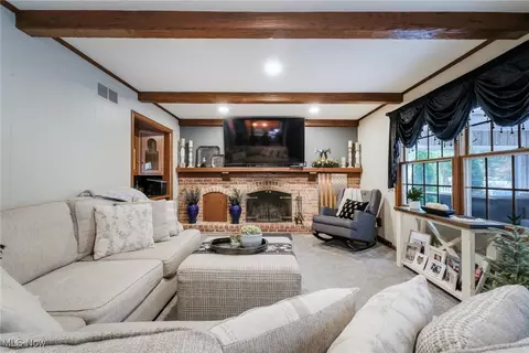 Living - 7721 W Parkside Dr, Boardman, OH 44512 photo 1 of 2