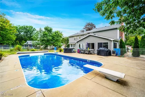 Exterior - 7721 W Parkside Dr, Boardman, OH 44512 photo 5 of 8