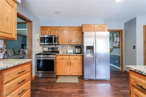 Kitchen - 7721 W Parkside Dr, Boardman, OH 44512 photo 3 of 3