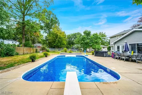 Exterior - 7721 W Parkside Dr, Boardman, OH 44512 photo 6 of 8