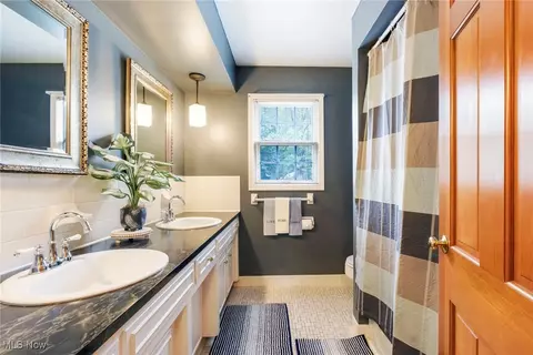 Bath - 7721 W Parkside Dr, Boardman, OH 44512 photo 4 of 4