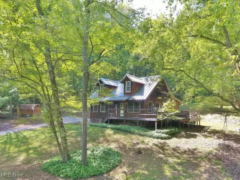 1201 Whispering Pines Dr SW, Dellroy, OH 44620