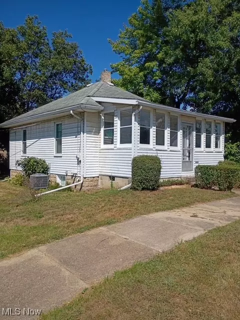 540 Mulvane St, Newcomerstown, OH 43832